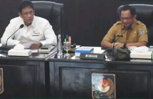 Pemerintah pusat kembali menyoroti lemahnya serapan anggaran pemerintah daerah (pemda). Ratusan triliun rupiah uang rakyat kini hanya mengendap di perbankan tanpa tersentuh pembangunan.