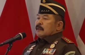 Kejaksaan Agung (Kejagung) hanya memamerkan uang sebanyak Rp 2,4 triliun dari total Rp 13,255 triliun uang sitaan dari kasus korupsi terkait minyak sawit mentah atau crude palm oil (CPO)