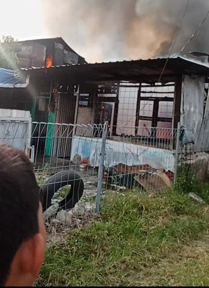 Empat unit rumah segi permanen ludes kebakaran Di kelurahan sukadamai kecamatan polonia Medan kerugian mencapai 200 juta