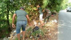 Babinsa dan Warga Bergotong Royong Bersihkan Lingkungan di Desa Panongan Cirebon
