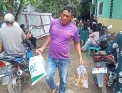Warga Dusun 2 A Desa Silomlom Antusias Sambut Pembagian Sembako, Suasana Balai Desa Penuh Keakraban