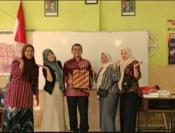 Ketulusan Mendidik, Pak Ilyas Jadi Guru Favorit Murid di Surabaya