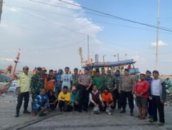 KM Marimar GT 30 Tenggelam di Perairan Bawean, 17 Awak Kapal Di Rembang Selamat dari Maut.‎