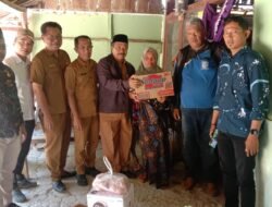 Camat, Puskesmas, dan Pendamping PKH Tambelangan Turun Langsung Sambangi Warga Kurang Mampu di Karang Anyar