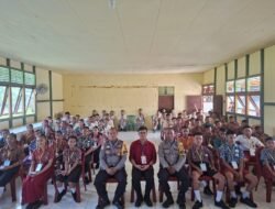 Anggota Polsek Meliau Berikan Penyuluhan Pencegahan Kenakalan Remaja dan Perundungan Pada Kegiatan MPLS di SMP 03 Karamel