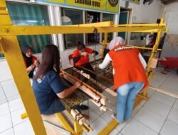 Lapas Kelas IIA Labuhan Ruku Gelar Pembinaan Mandiri Tenun Songket untuk Warga Binaan